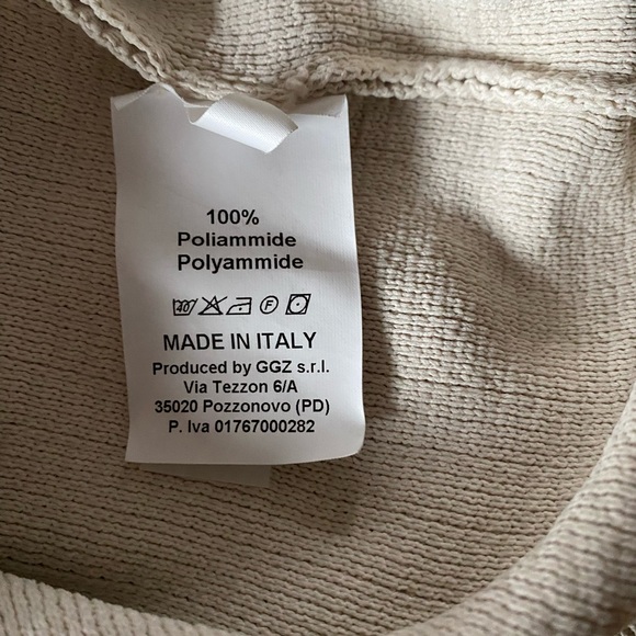 VICOLO CROPPED SWEATER . CREWNECK CREAM , MEDIUM TEXTURED . - Picture 10 of 12